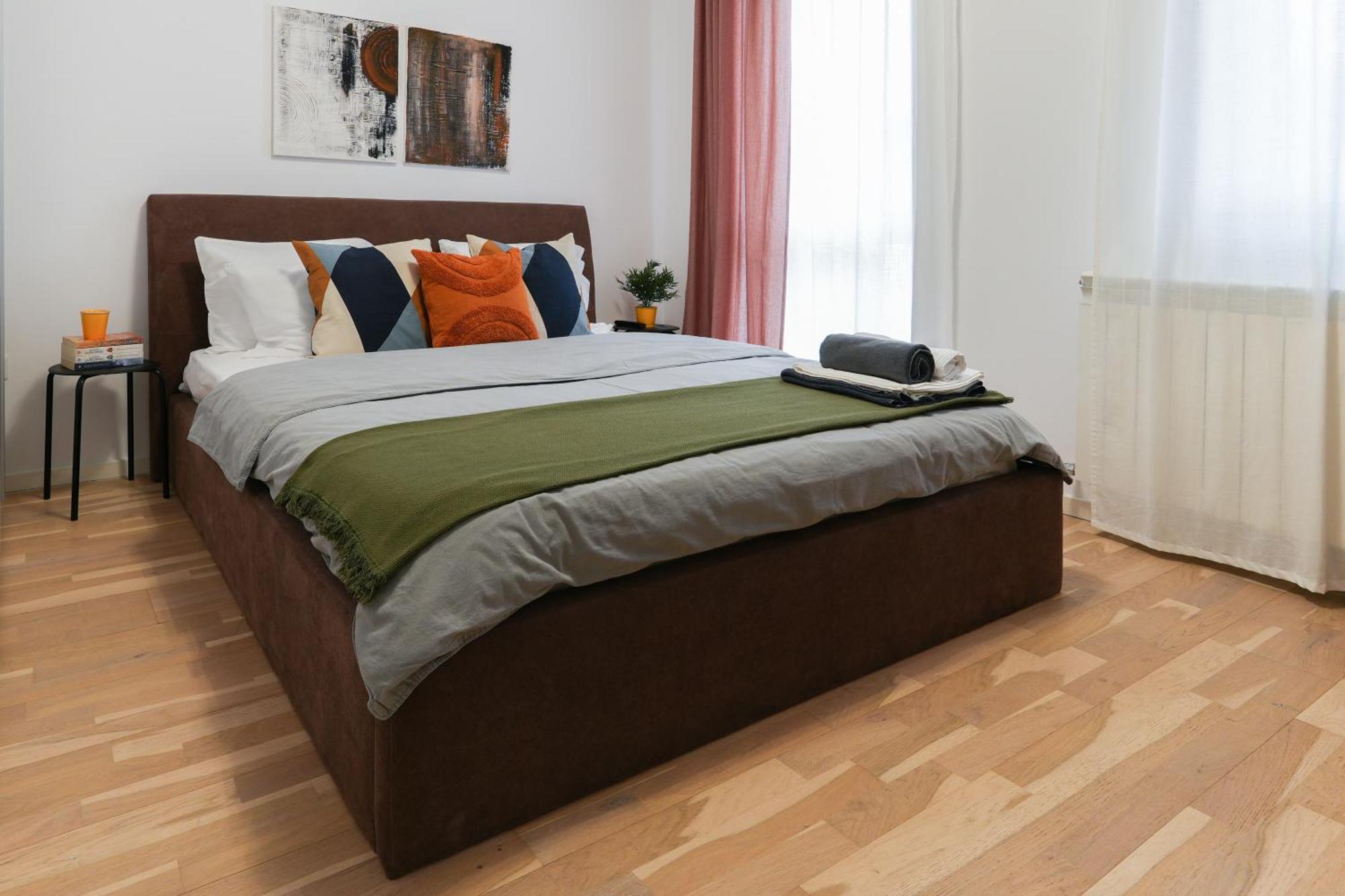 Amalia - Quiet 1br With Parking & Wi-fi *